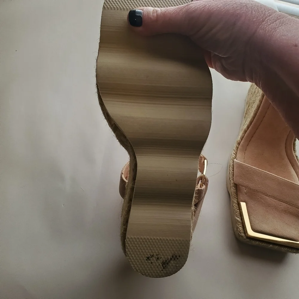 Good American Sz 9. Light Pink  Espadrillle Wedge Sandal. Woven Gold Trim